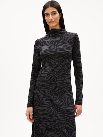 Robe ARMEDANGELS en noir : devant