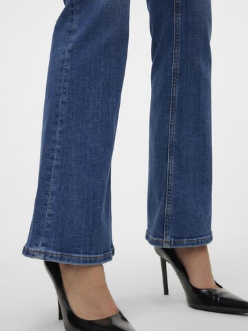 VERO MODA Flared Jeans 'Phoebe' in Blauw