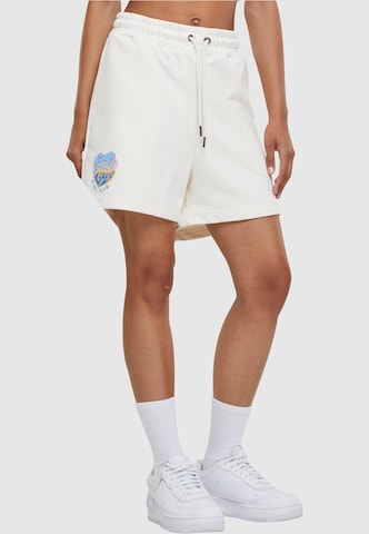 Karl Kani Regular Pants in White: front