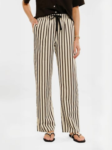 Regular Pantalon ' SISSI ' Liberte Essentiel en noir : devant