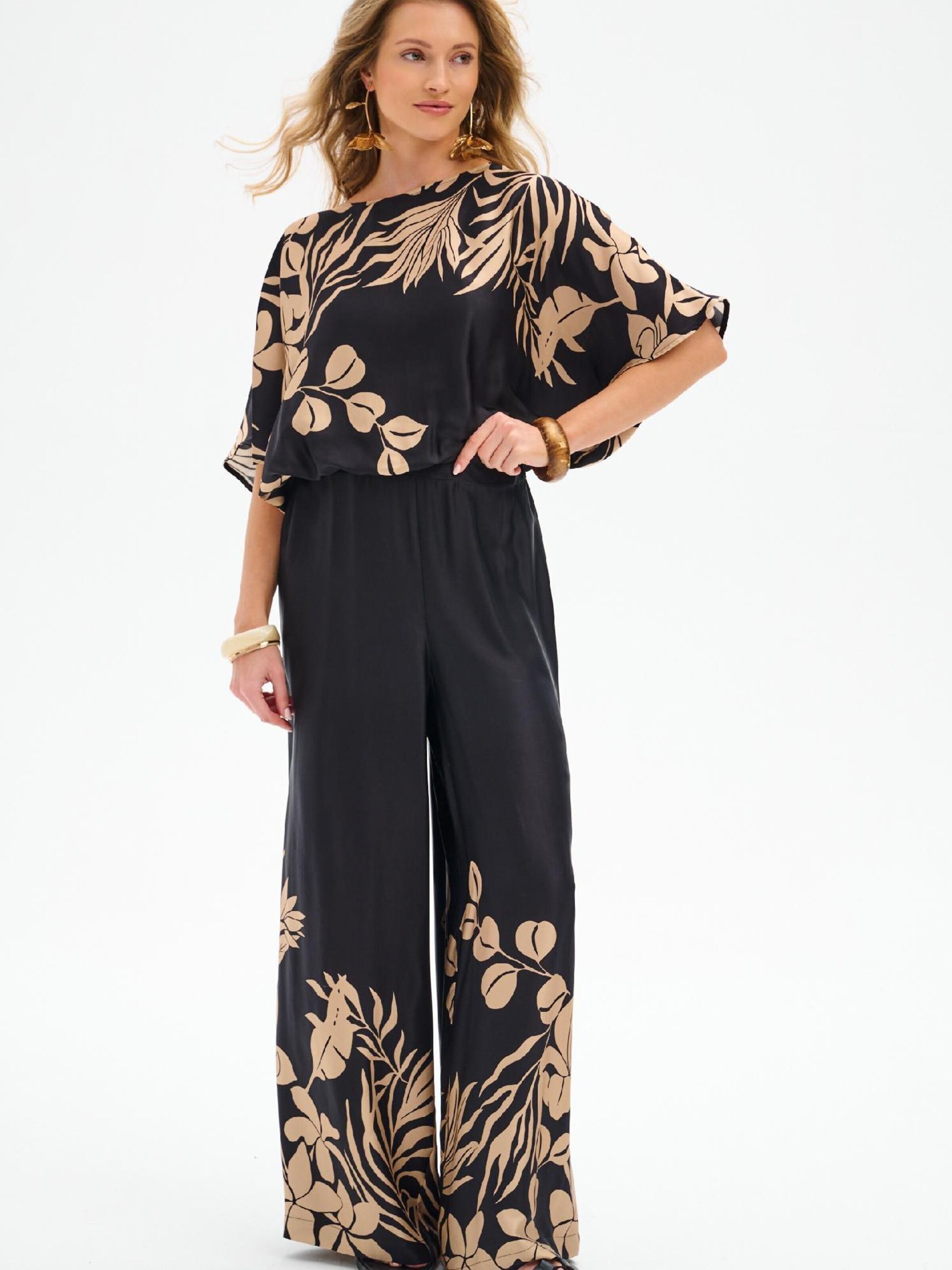 Blue Shadow Wide leg Pants 'Bardo' in Black: front