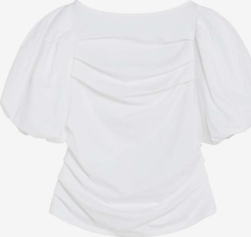 Tricou de la Scalpers pe alb: față