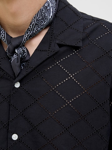 JACK & JONES - Ajuste confortable Camisa 'JORSUMMER LUKE' en negro
