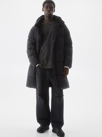 Pull&Bear Winter Coat in Black: front