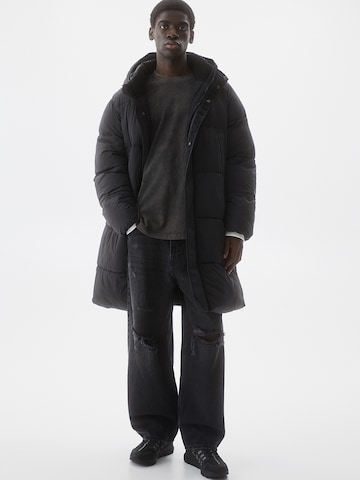 Pull&Bear Winter coat in Black: front