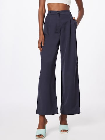 Monki Pleat-Front Pants 'Ginny' in Blue: front