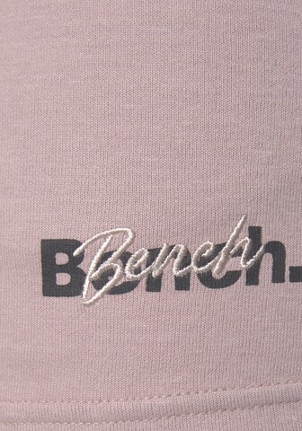 regular Pantaloni di BENCH in rosa