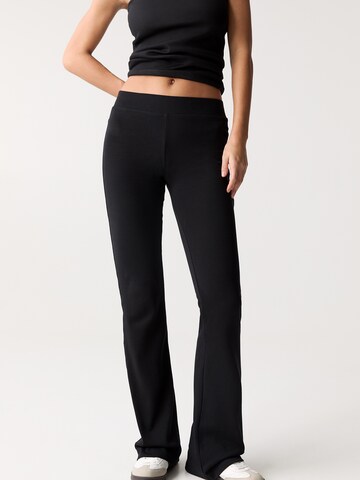 Pull&Bear Flared Trousers in Black: front