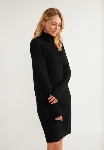 usha WHITE LABEL Stickad klänning i svart: framsida