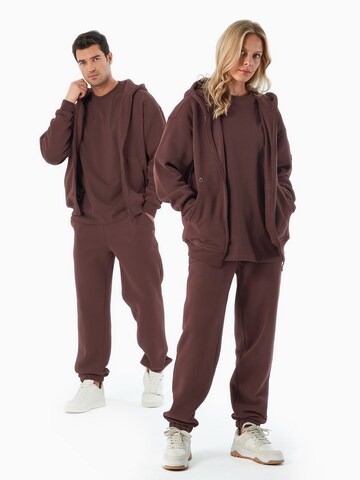 Organication Sweatjacke in Braun: Vorderseite