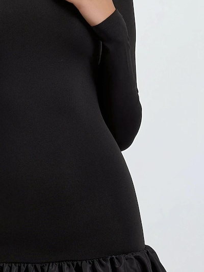 Hiccup Robe de soirée en noir, Vue avec produit