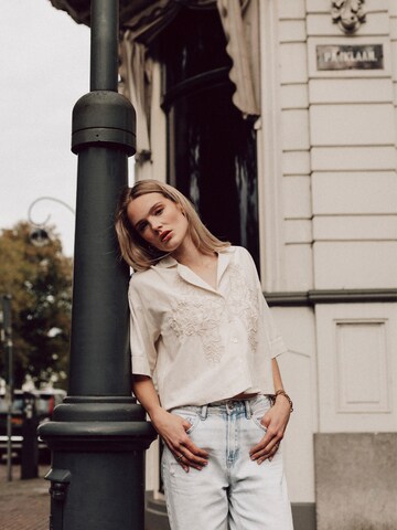 Honnête Atelier Blouse 'Clover' in Beige