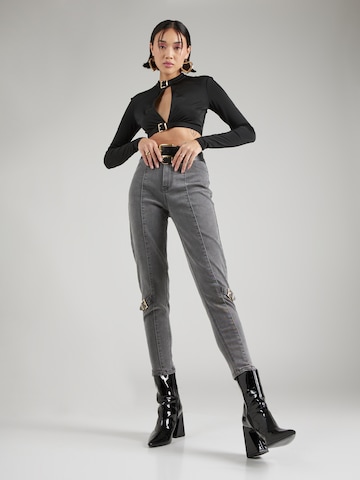 Coupe slim Jean 'Iris' Hoermanseder x About You en gris