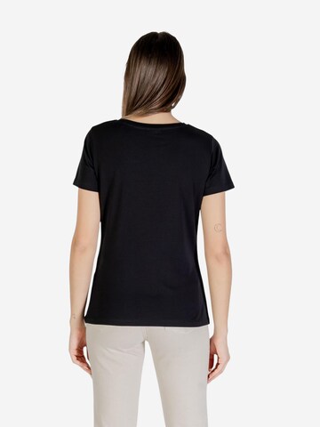 Maglietta 'COLETTE T-SHIRT V4YI09 J1314' di GUESS in nero