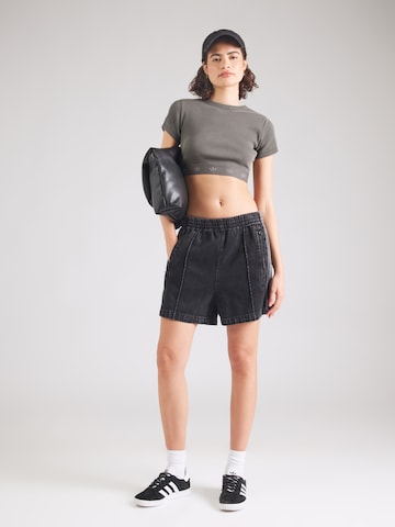 ADIDAS ORIGINALS - Camiseta en gris