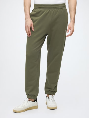 Calvin Klein Jeans Tapered Hose in Grün: Vorderseite
