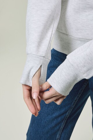 BENCH Sweatshirt in Grau