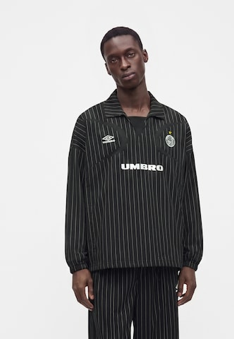 UMBRO Функционална тениска в черно: отпред