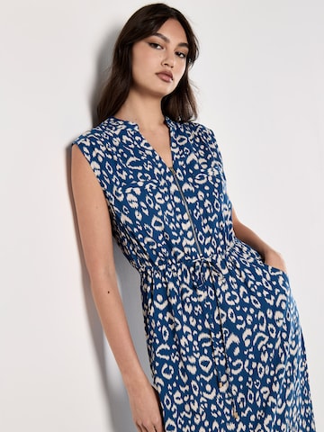 Apricot Kleid in Blau