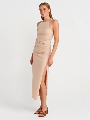 Dilvin Jurk in Beige: voorkant