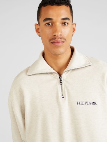 TOMMY HILFIGER Sweatshirt i grå