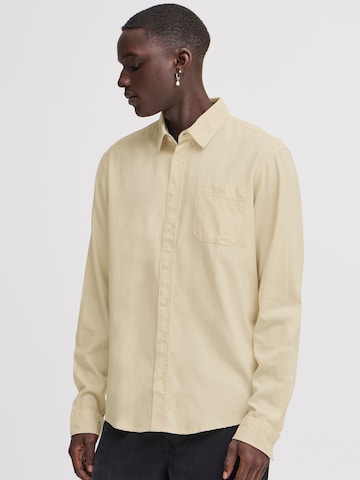 Coupe regular Chemise 'BHBOBBY' BLEND en beige