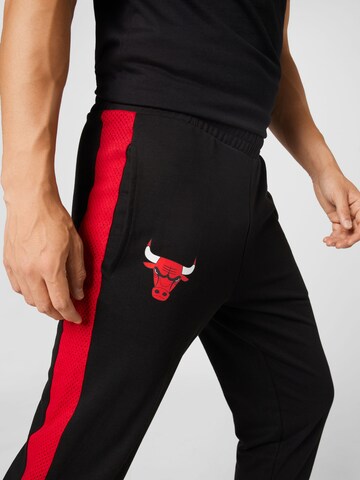 NEW ERA Tapered Hose in Schwarz