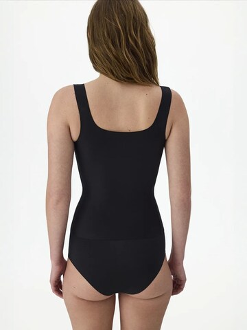 Top 'Tanktops & Camis' de la Penti pe negru