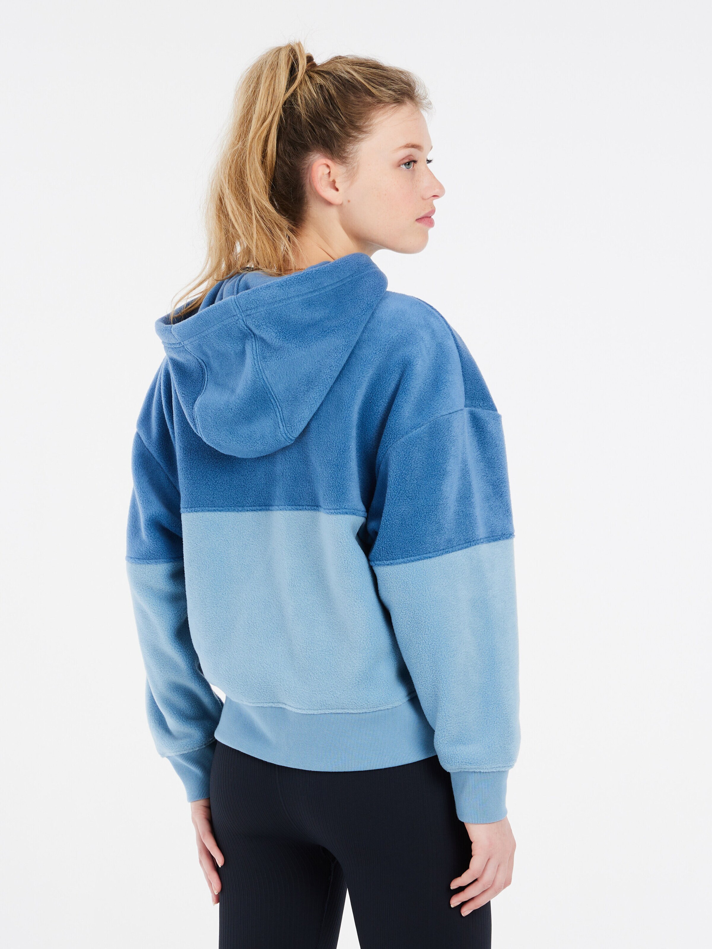 PROTEST Sweatshirt 'PRTBIZZ'‌‌‌‌‌‌‌‌‌‌ in Blau