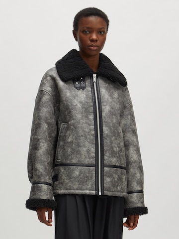 EDITED Jacke 'Ivana' in Grau: Vorderseite