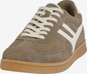 Pull&Bear Sneakers in Brown: front