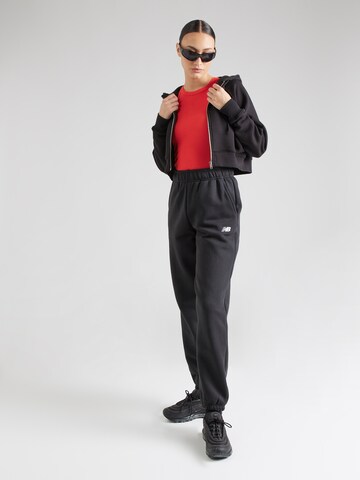 Tapered Pantaloni 'Essentials' di new balance in nero