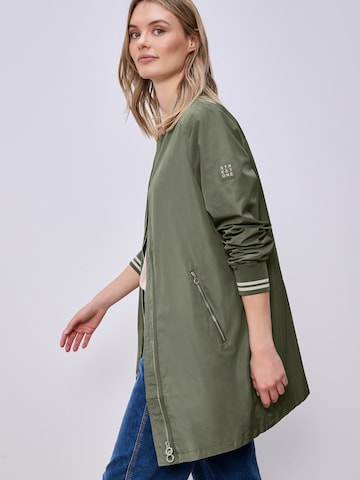 STREET ONE Демисезонное пальто в Зеленый: спереди