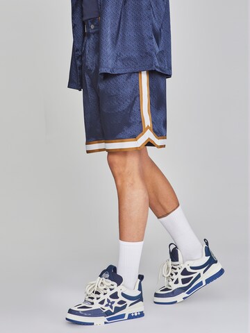 SikSilk Loose fit Pants in Blue: front