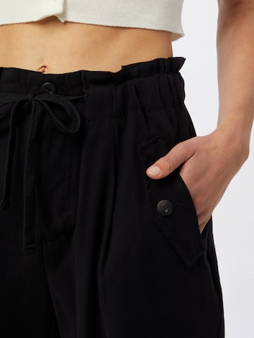 OVS Regular Pleat-front trousers in Black