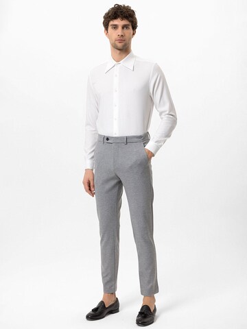 Coupe slim Pantalon Antioch en gris