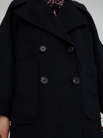 Manteau mi-saison 'Daria' EDITED en noir