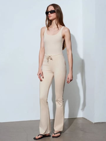 Dilvin Flared Pants in Beige