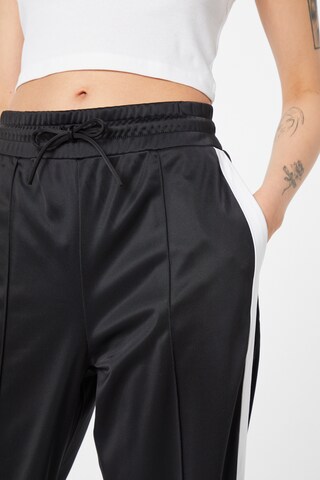 Monki - Loosefit Calças em preto