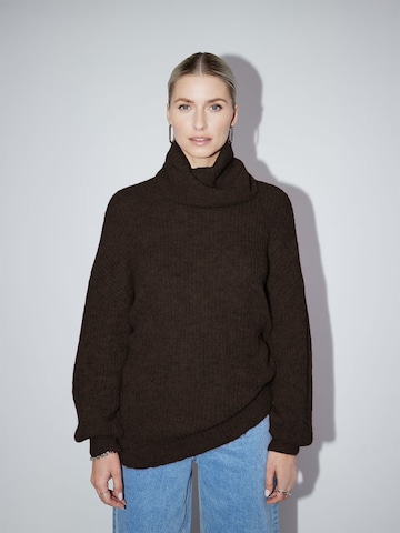 Pulover 'Juna' de la LeGer by Lena Gercke pe maro: față