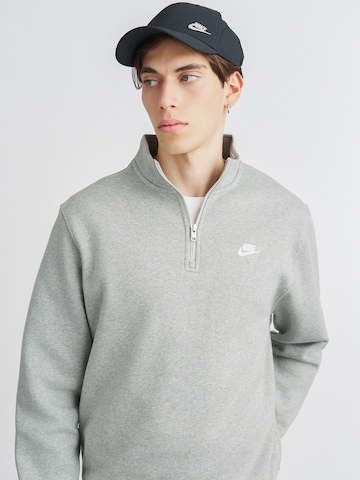 Nike Sportswear Sweatshirt 'CLUB' i grå