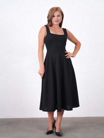 WOMAN VISION Jurk in Zwart: voorkant