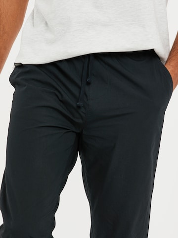 Tapered Pantaloni cargo 'Presley' di Threadbare in nero