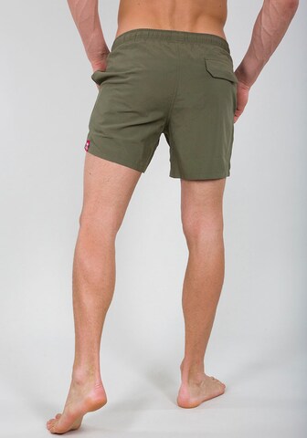 ALPHA INDUSTRIES Badeshorts in Grün