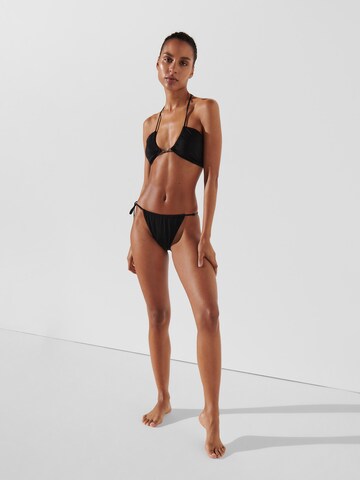 Slip costum de baie de la Karl Lagerfeld pe negru