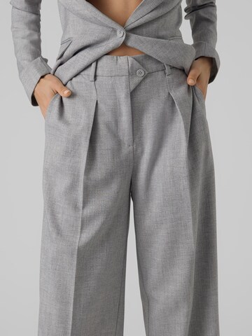 VERO MODA - Loosefit Pantalón plisado 'YOLANDA' en gris