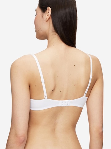 TRIUMPH T-shirt сутиен Сутиен 'Body Make-Up ' в бяло