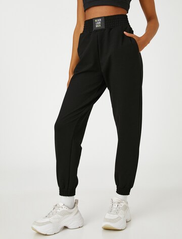 Koton Tapered Hose in Schwarz: Vorderseite