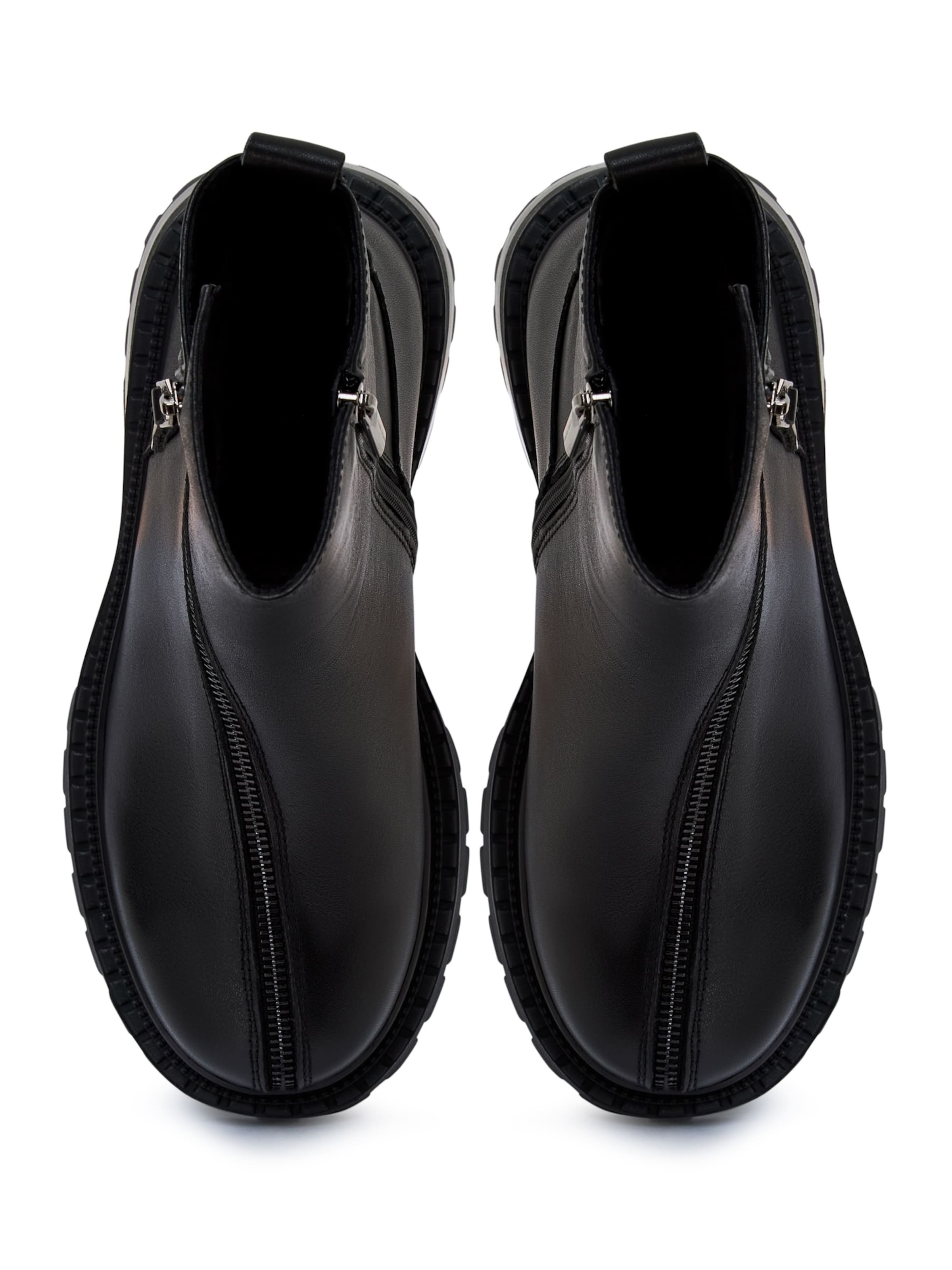 CESARE GASPARI Ankle Boots in Black