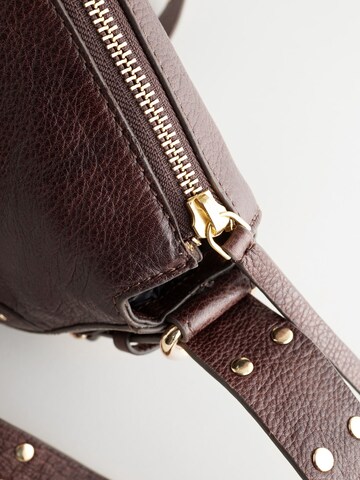 Next Umhängetasche in Braun